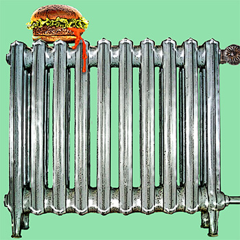 Un vieux radiateur réchauffe un hamburger