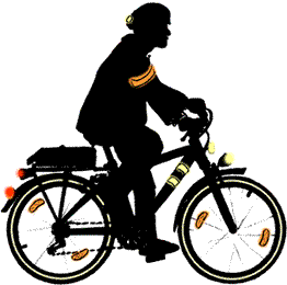 Cycliste et vélo équipés pour être vus de nuit