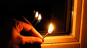 On peut tester les performances isolantes de ses vitres avec une allumette